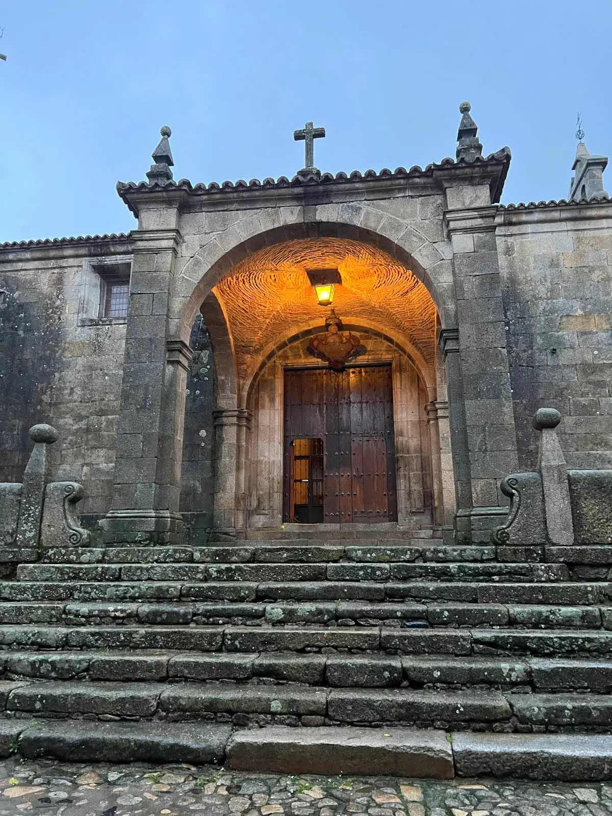 Entrada de la iglesia de Nuestra Señora de la Asunción