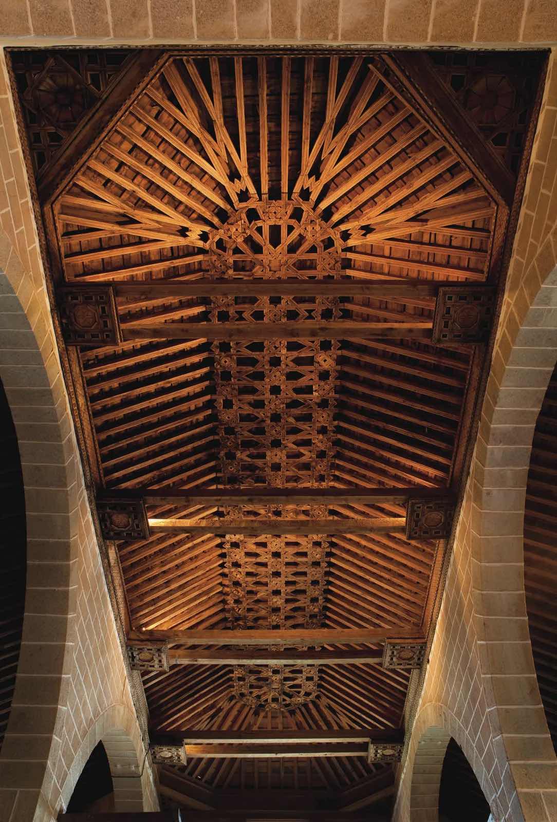 Artesonado en el interior de la Iglesia de San Sebastián en Sequeros