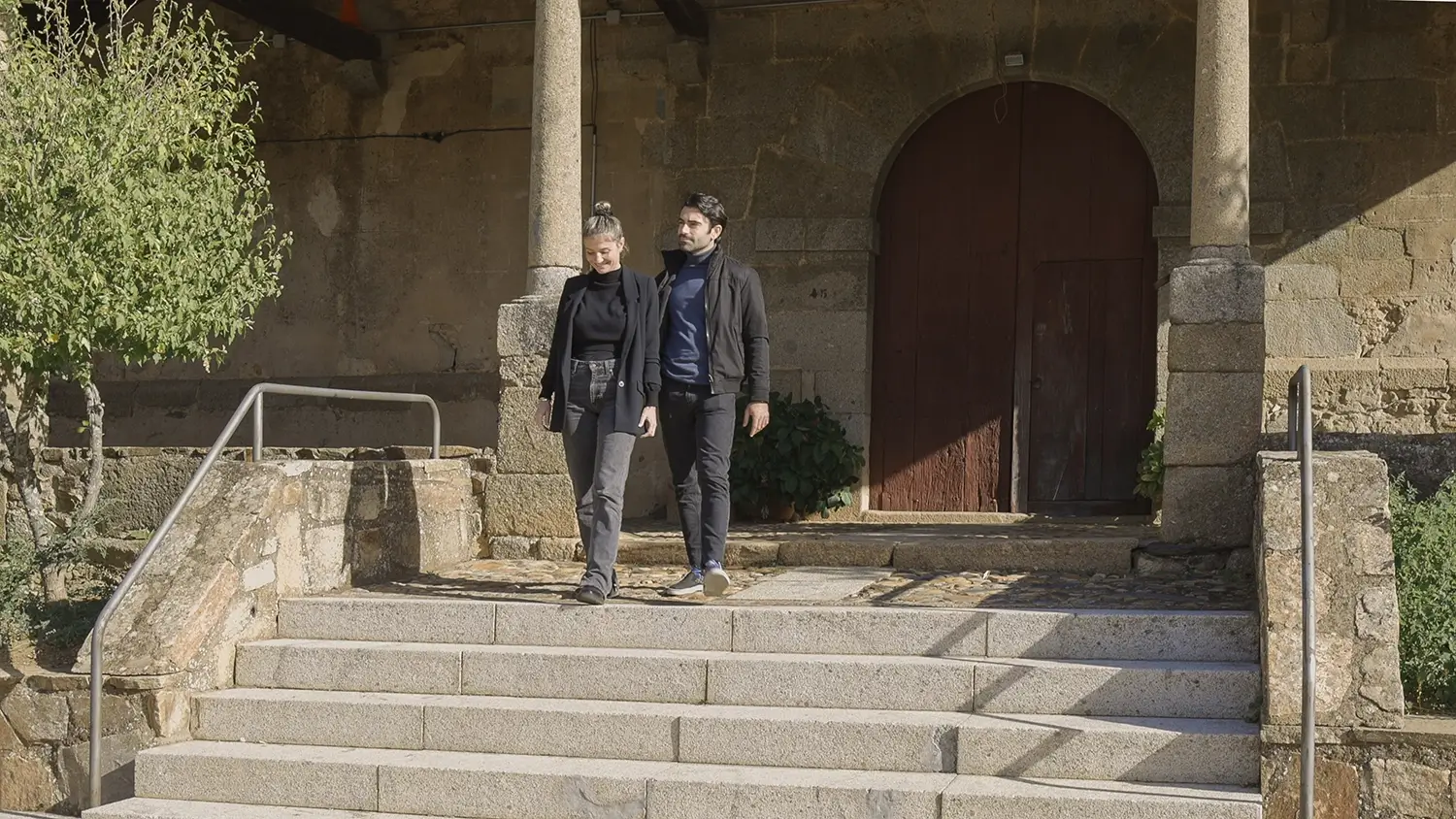escaleras de la Iglesia de San Sebastián y San Fabián en Villanueva del Conde