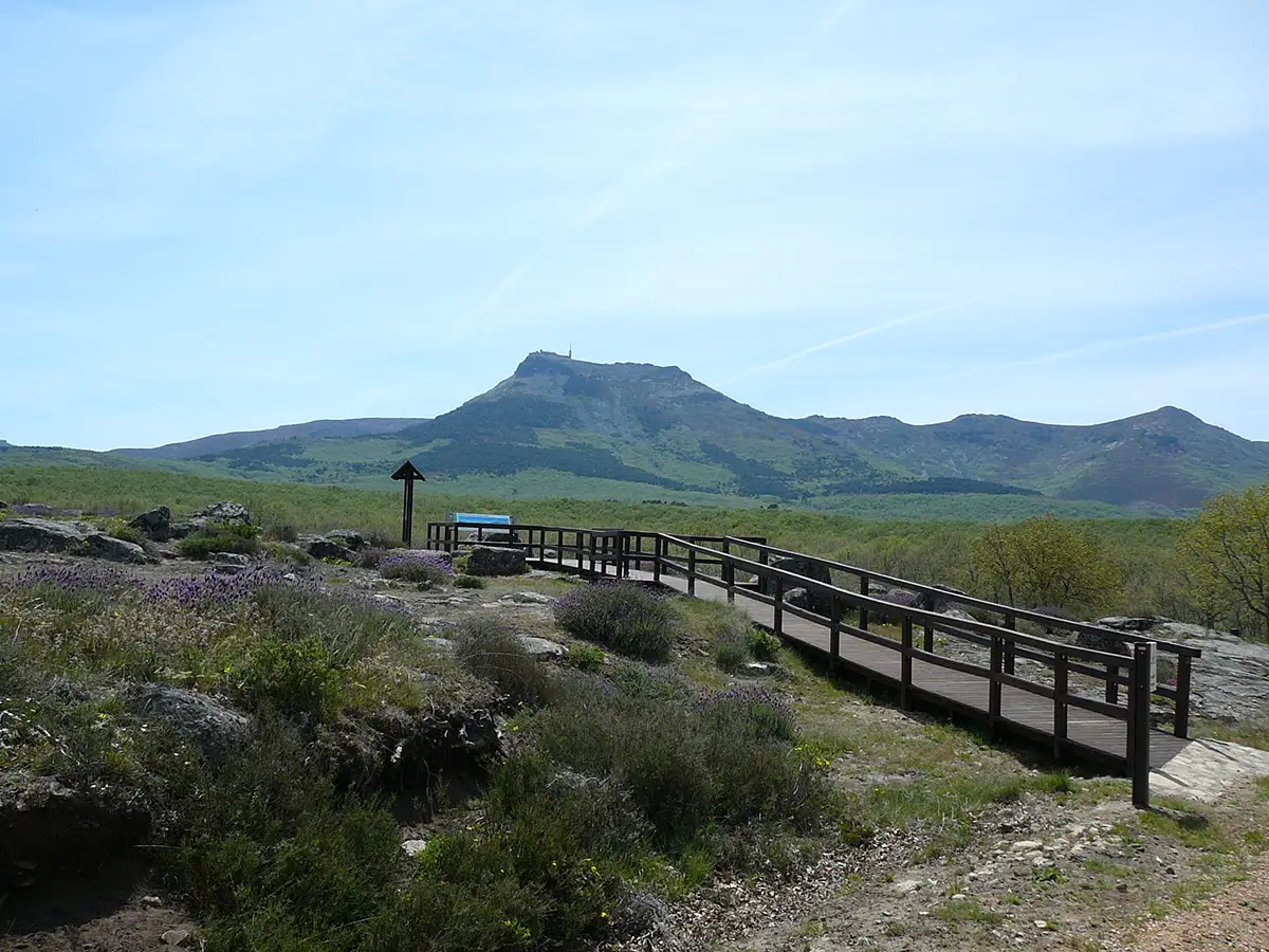 MIRADOR DE LOS BARDALES (NAVA DE FRANCIA)